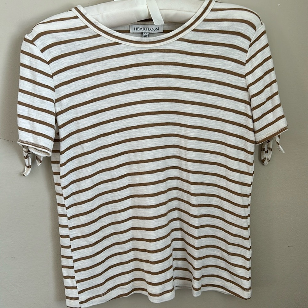 Heartloom top with bow tied sleeves size XS